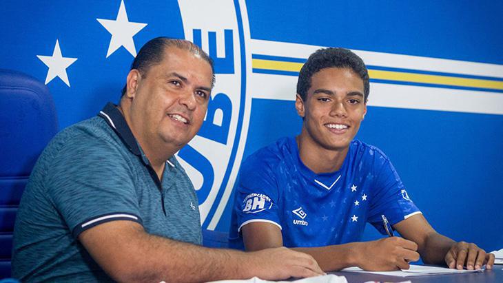 Fils de Ronaldinho, João Mendes signe à Cruzeiro jusqu'en 2025