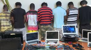CYBERCRIMINALITÉ A THIAROYE : 13 Nigérians dont 8 étudiants arrêtés