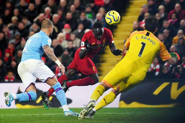 LIVERPOOL-CITY (3-1) : Sadio Mané confirme en marquant d’une tête plongeante