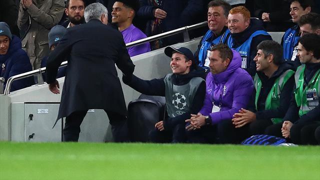  VIDEO : Mourinho célèbre avec un ramasseur