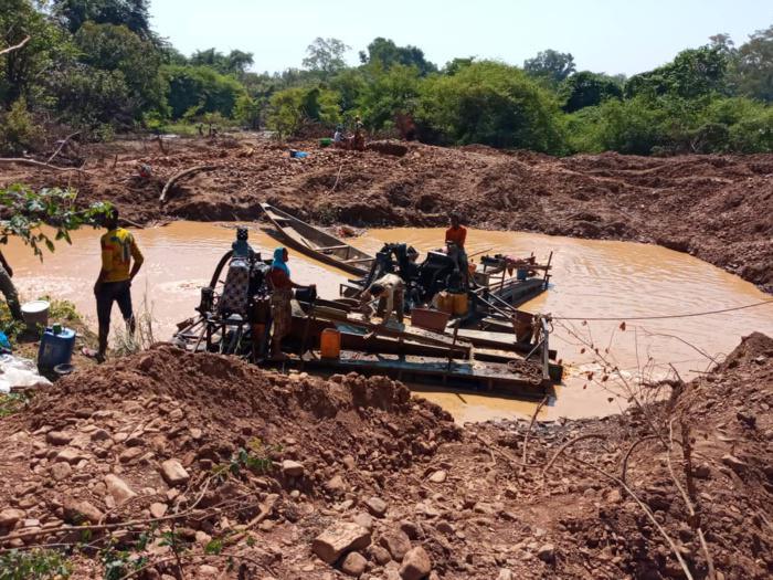 PROTECTION DE L’ECONOMIE NATIONALE ET LUTTE CONTRE LE CRIME ORGANISE : La Douane met fin à une exploitation frauduleuse de ressources minières à Kédougou.