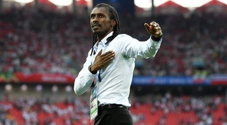 LA FIFA ET L'OMS METTENT AU POINT UNE TACTIQUE EN CINQ ETAPES POUR TACLER LE CORONAVIRUS : Aliou Cissé parmi les cinq entraineurs choisis pour la sensibilisation