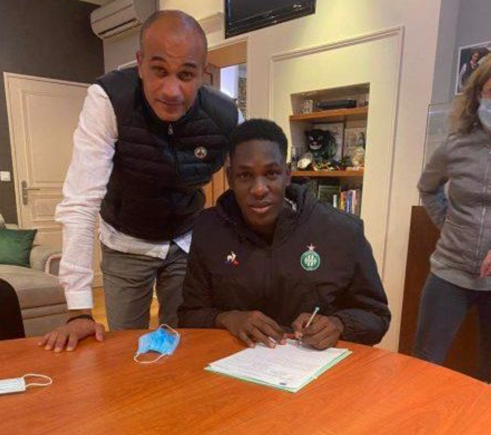 ENGAGÉ POUR 4 ANS AVEC SAINT-ETIENNE: Boubacar Fall, première recrue des Verts