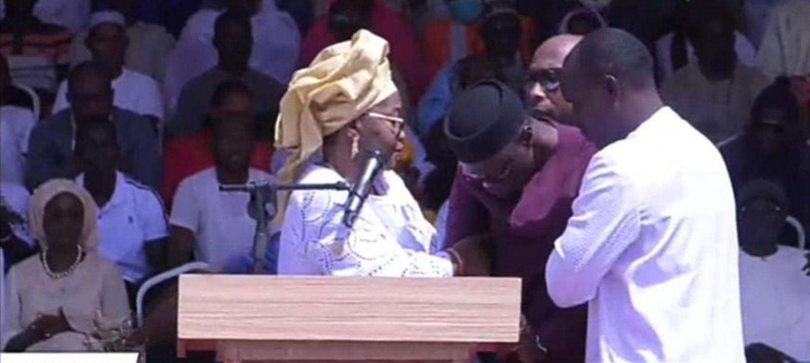Rassemblement du M2D à Bignona: Ousmane Sonko fait un malaise, manque de s’affaler en public et parle... d'émotion