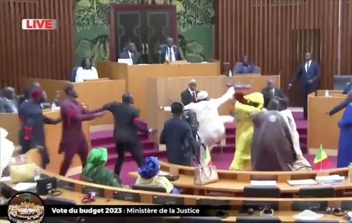 SUITE DE LA PLAINTE DE AMY NDIAYE CONTRE LES DÉPUTÉS DU PUR : Massata Samb et Mamadou Niang, placés en garde-à-vue, courent tout droit vers la prison