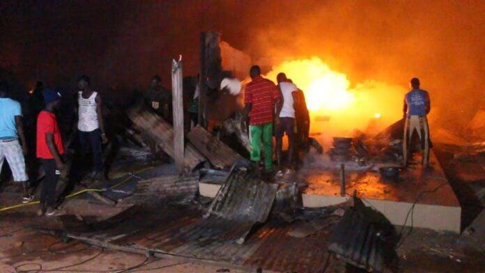 INCENDIE AU MARCHÉ OCASS DE TOUBA 26 MOIS APRÈS LE DERNIER SINISTRE : Le coin appelé «Macket bi» prend feu, plusieurs cantines consumées, des millions réduits en cendres