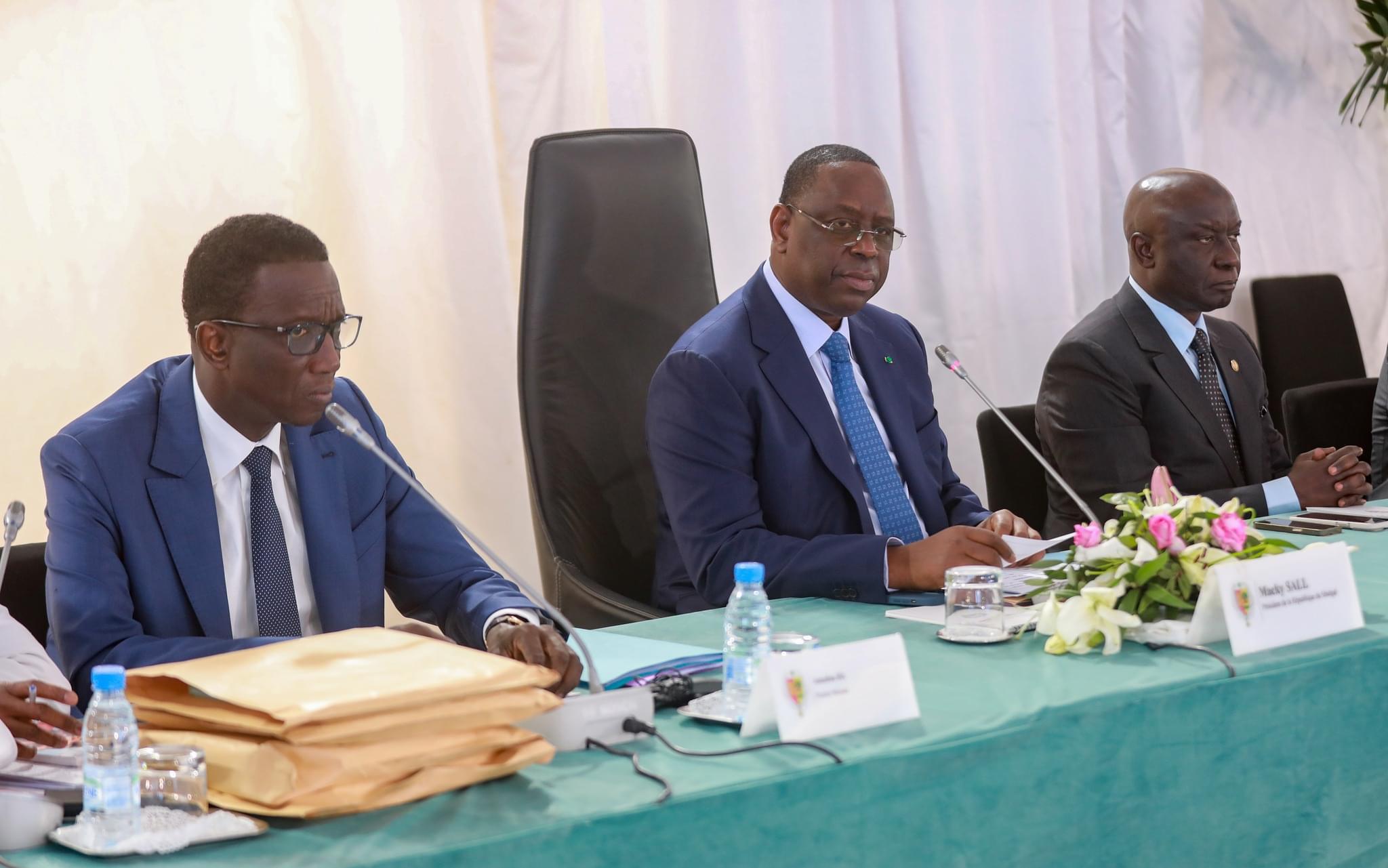 DIALOGUE POLITIQUE : Macky invite les forces vives à échanger et bâtir des consensus durables sur des questions majeures relatives à la vie nationale