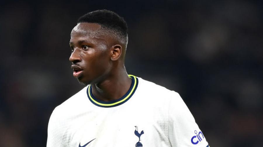 PAPE MATAR SARR RACONTE SON ENFANCE : « J’ai été élevé dans une famille de footballeurs…Ils m’ont inculqué une mentalité de travailleur »