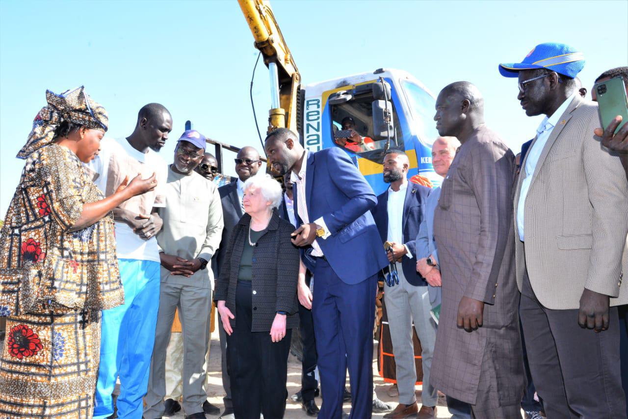 PROJET D’ELECTRIFICATION RURALE : Pape Mademba Bitèye sort le village de Keur Babacar Mbaye des ténèbres