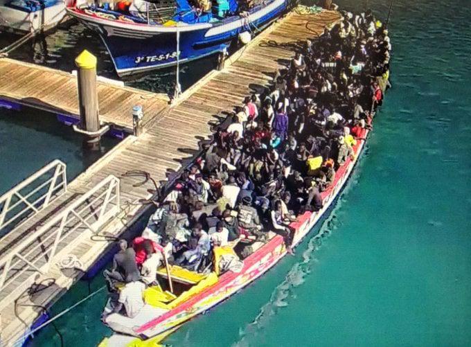 Migrants : Une pirogue partie du Sénégal est arrivée hier à Tenerife avec 77 personnes à bord.
