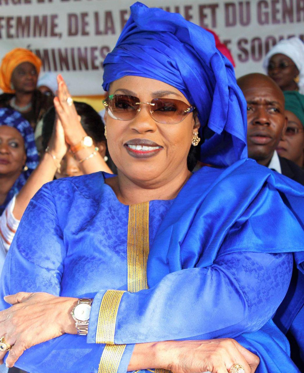 TENSIONS AU SEIN DU MOUVEMENT NATIONAL DES FEMMES DE L’APR ENTRE PRO MACKY SALL ET PRO AMADOU BA : Le groupe WhatsApp des femmes implose