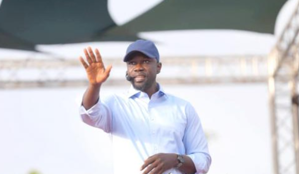 APRES SA CONFERENCE POLITIQUE TEINTEE DE MENACES : Ousmane Sonko reçoit une volée de bois vert