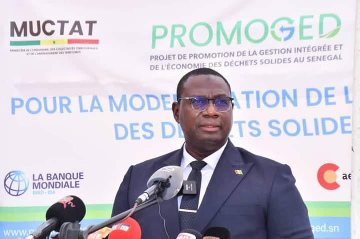 Réception d'un important lot de matériels d'une valeur 1 000 000 000 f CFA dans le cadre du Programme Prioritaire de Propreté par le Ministre Moussa Balla FOFANA !