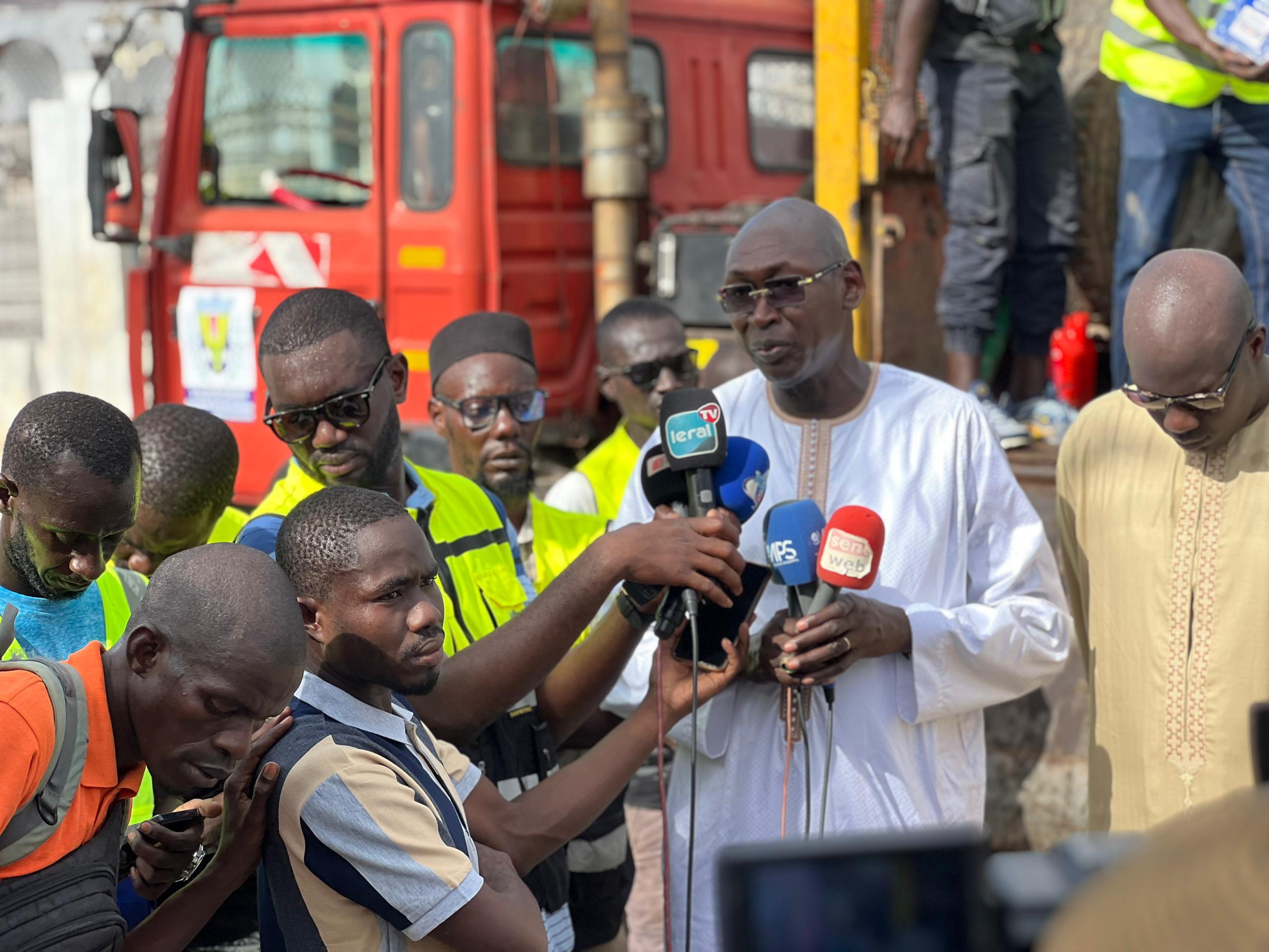 inondation à Touba: Le Maire de Dakar Barthélémy Dias au secours des populations touchés