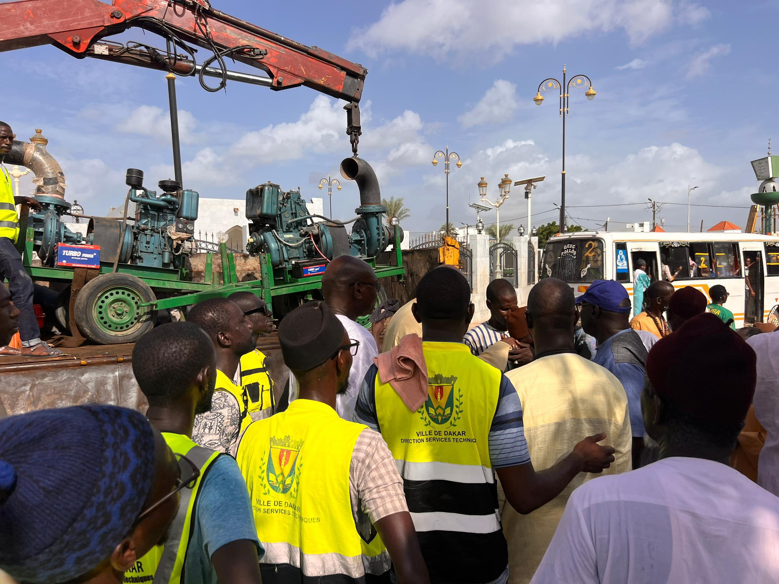 inondation à Touba: Le Maire de Dakar Barthélémy Dias au secours des populations touchés