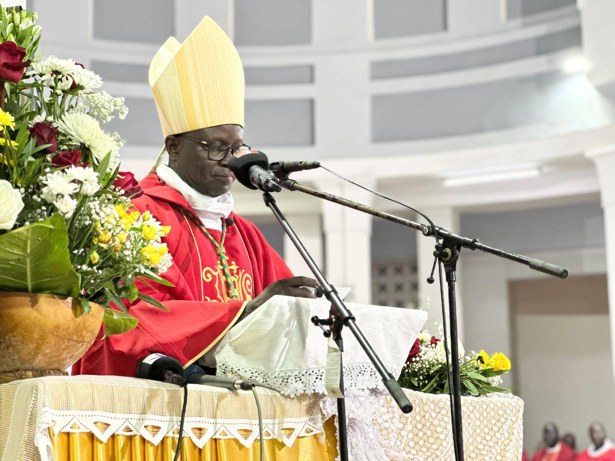 MONSEIGNEUR ANDRÉ GUEYE NOUVEL ARCHEVÊQUE DE DAKAR «Je veux placer mon épiscopat à Dakar sous le signe du service fraternel et humble tel que le Seigneur Jésus nous l’a enseigné à l’école de la Vierge Marie»