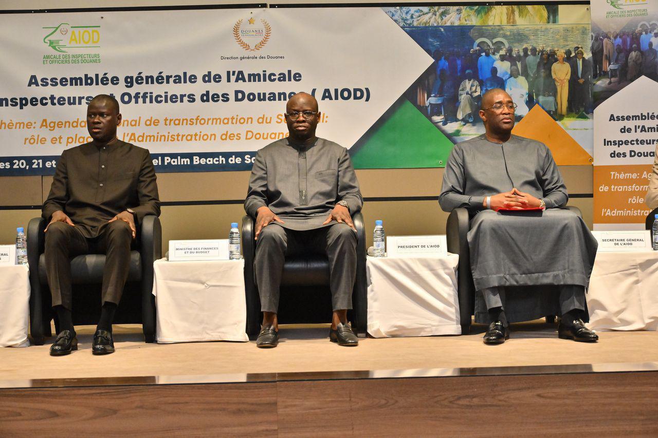 AG DE L'AMICALE DES INSPECTEURS ET OFFICIERS DES DOUANES : Cheikh Diba appelle la Douane à s’adapter aux mutations technologiques pour plus d’efficience dans ses actions