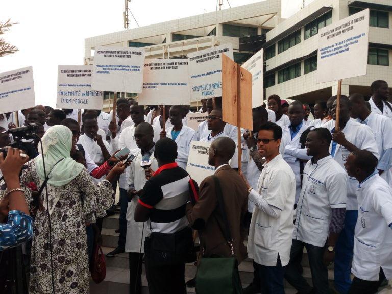 CRÉATION DU STATUT DE MÉDECIN EN SPÉCIALISATION ET AUDIENCE AU PALAIS : Le Collectif des médecins en spécialisation suspend sa grève et donne 3 mois au gouvernement