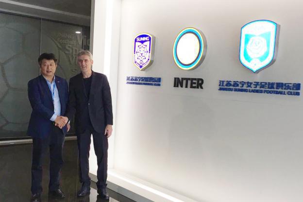 Gérard Prêcheur avec ses nouveaux dirigeants (photo DR)