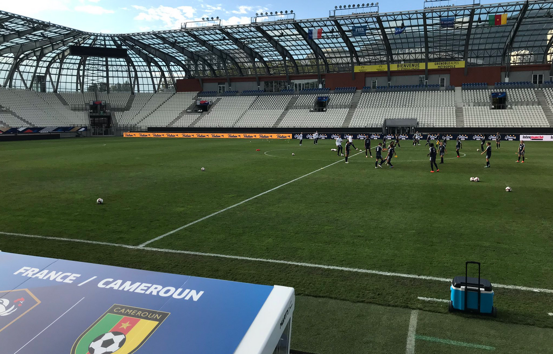 Les Bleues, veille de match au stade des Alpes (photo FFF)