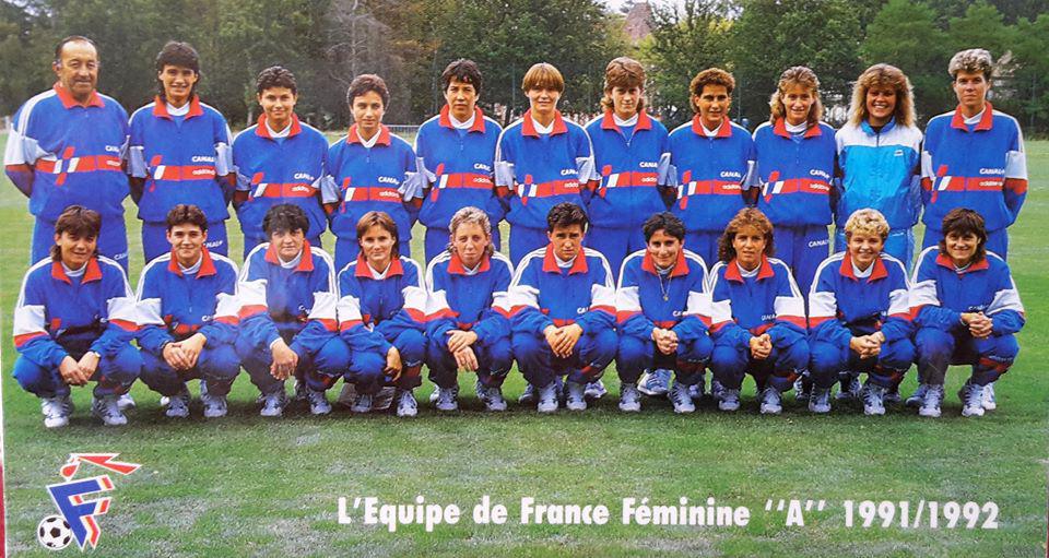Ghislaine Baron, accroupie, 4e en partant de la droite