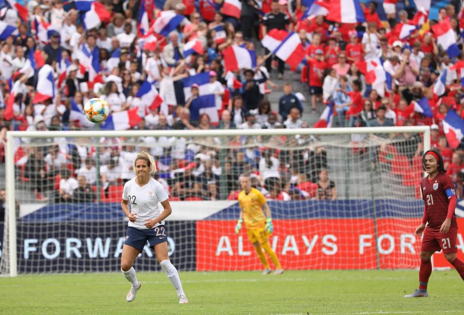 Bleues - Julie DEBEVER : « Il peut se passer plein de choses, il faut que je sois là si besoin »