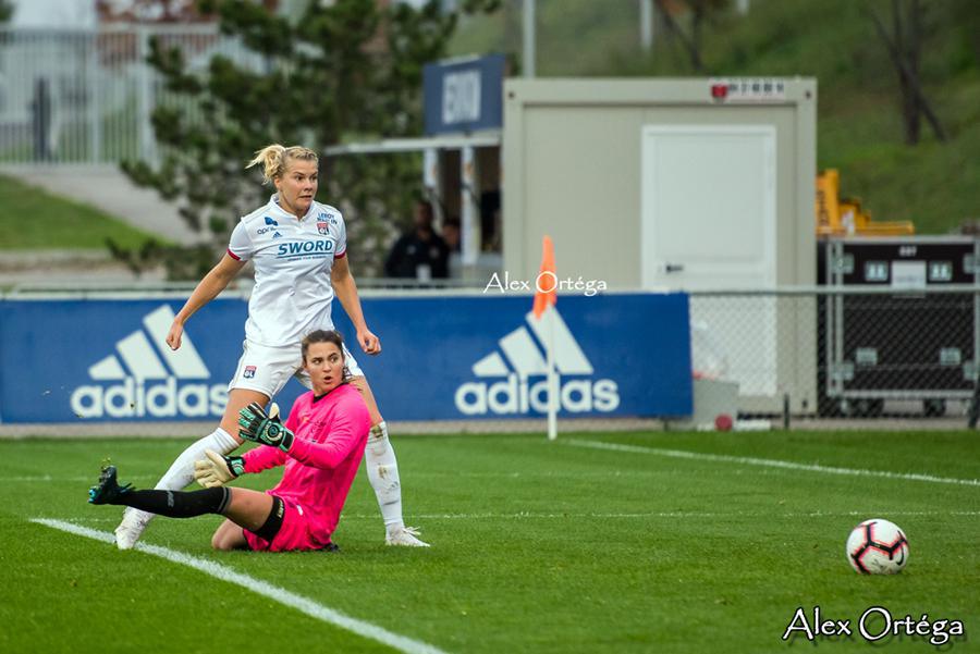 Sur cette action, Hegerberg bat le record de buts