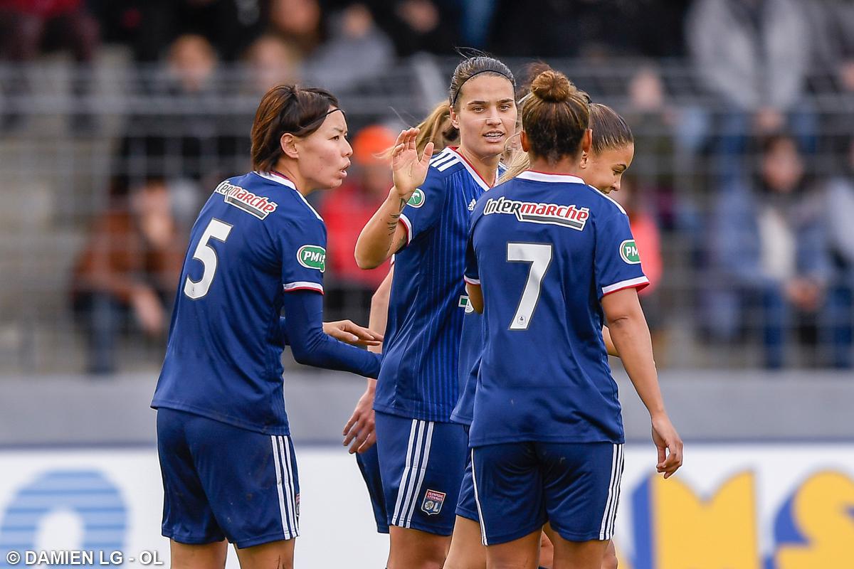 Marozsan, au centre, a amené son équipe vers la victoire (photo Damien LG/OL)