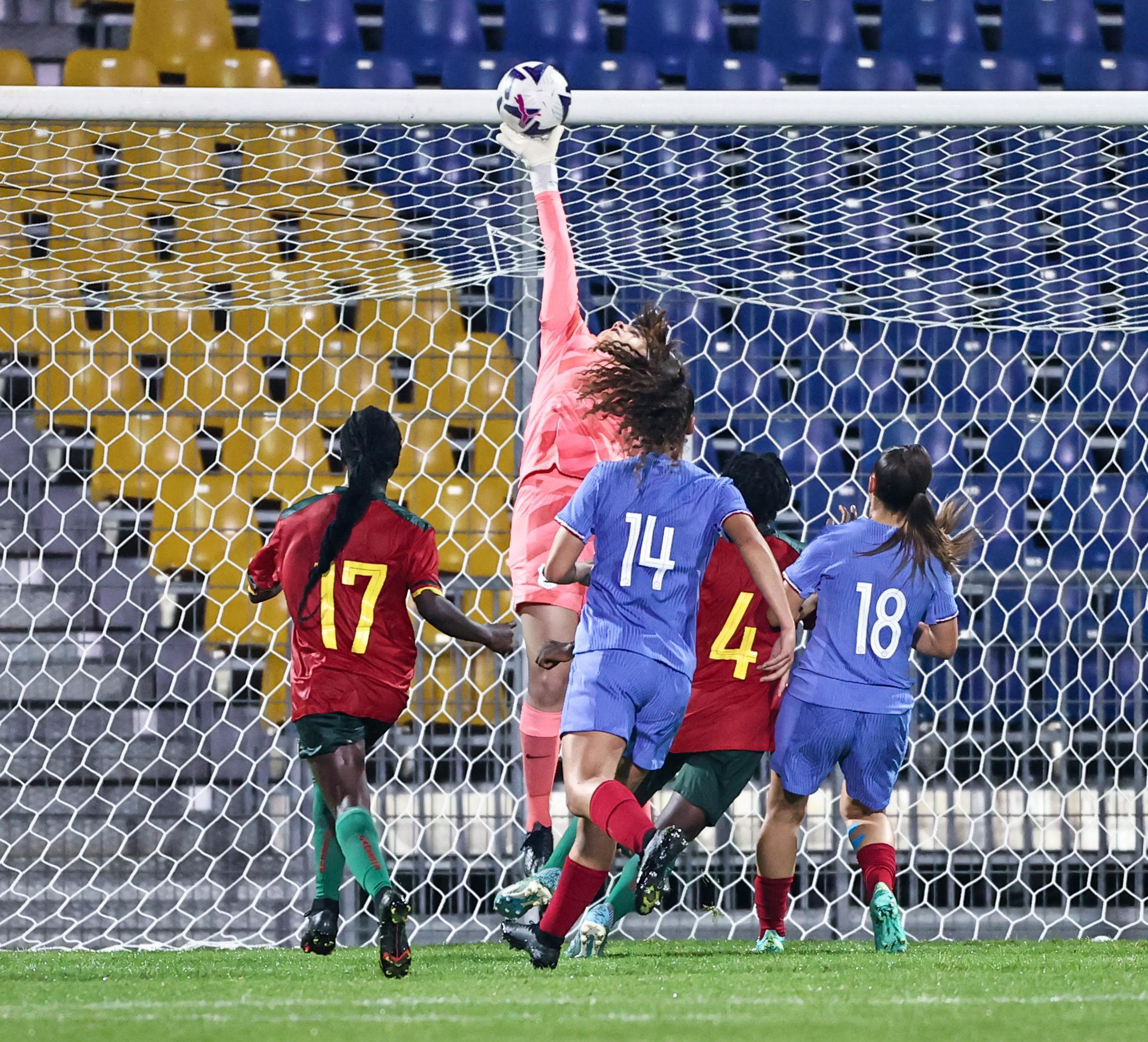 Emma Francart face au Cameroun (photo Sud Ladies Cup)