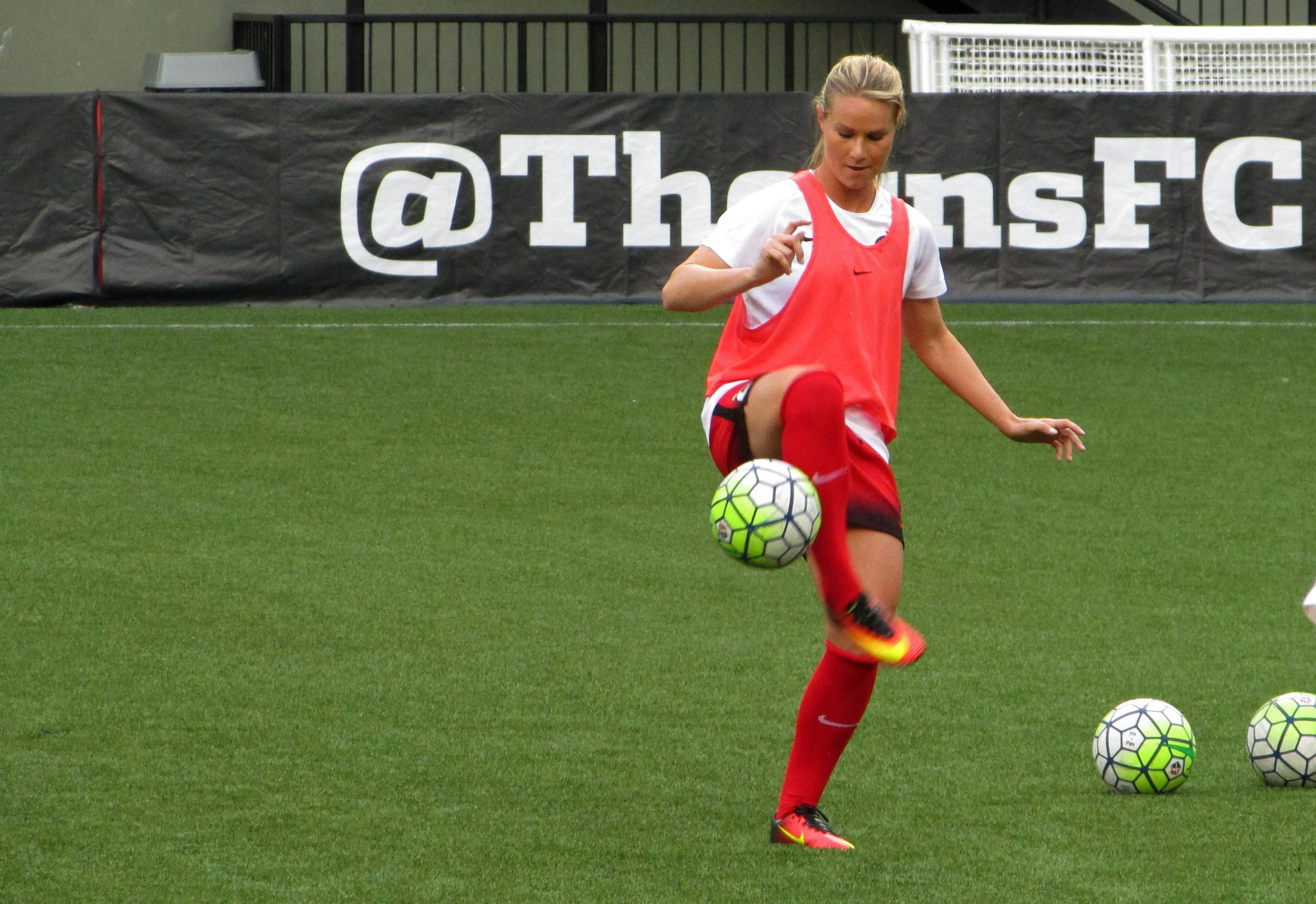 Le soccer impressionne déjà Amandine Henry (photo WP)