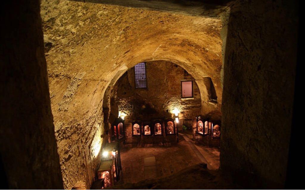 قسم سوما كافيا " Summa Cavea " قسم سوما كافيا " Summa Cavea "