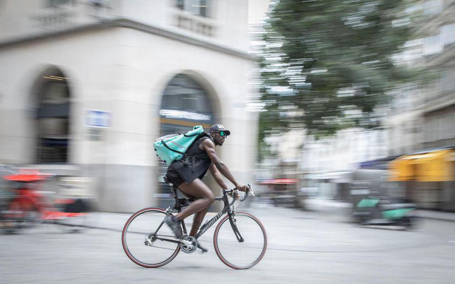 Coronavirus : maintenant, Uber Eats et Deliveroo livrent aussi vos courses Coronavirus : maintenant, Uber Eats et Deliveroo livrent aussi vos courses