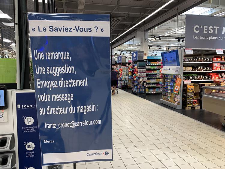 Carrefour: les directeurs livrent leurs coordonnées à l'entrée des magasins - Hyper leur ligne directe en magasins et les Market leur 06... ?