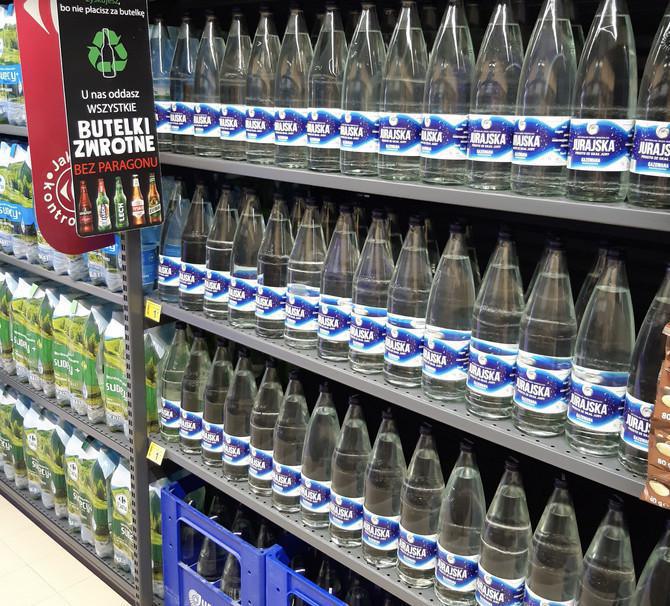 Les bouteilles d'eau sont désormais consignées chez Carrefour Pologne Les bouteilles d'eau sont désormais consignées chez Carrefour Pologne