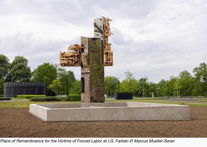 Organisation d'ateliers artistiques LIVING MEMORIALS: {Re}vitalize digital history! Organisation d'ateliers artistiques LIVING MEMORIALS: {Re}vitalize digital history!