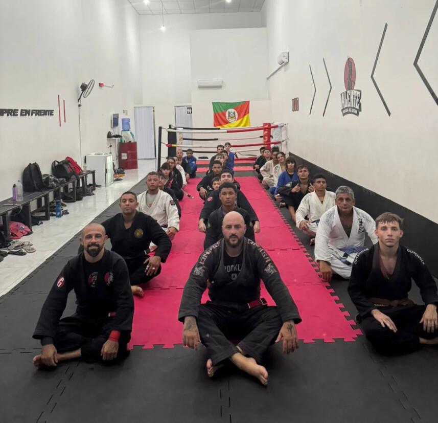 Valente Escola de Lutas Valente Escola de Lutas