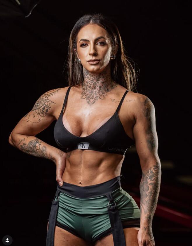 Estúdio Bonecas de Ferro Estúdio Bonecas de Ferro