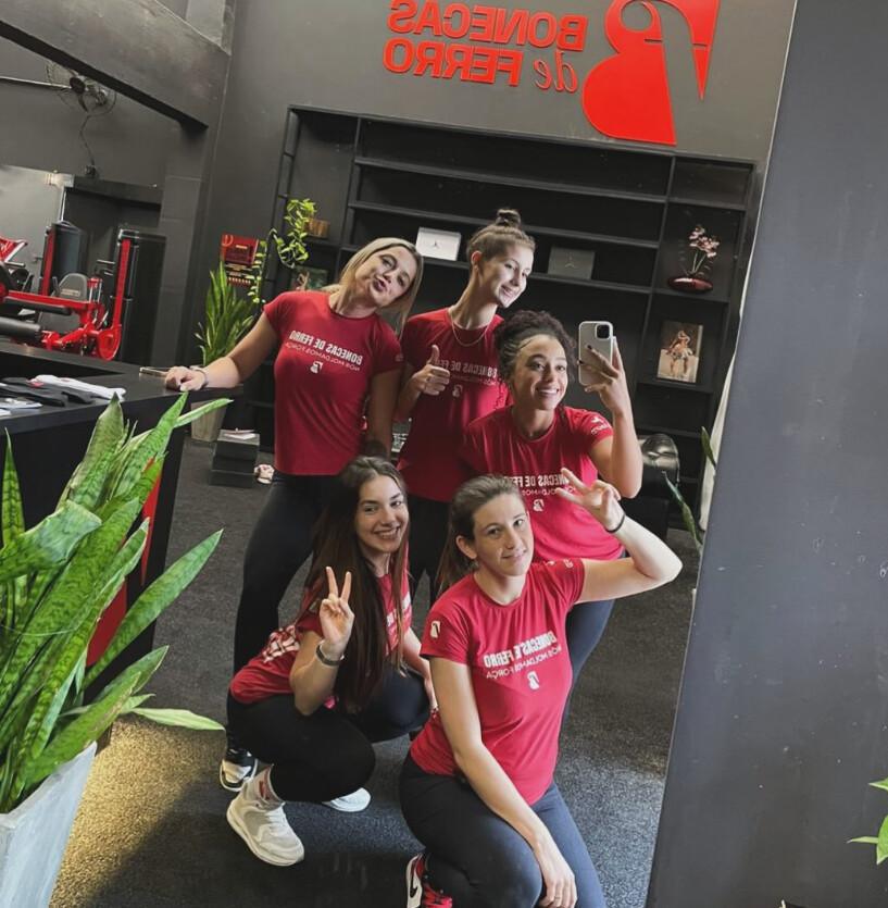 Estúdio Bonecas de Ferro Estúdio Bonecas de Ferro