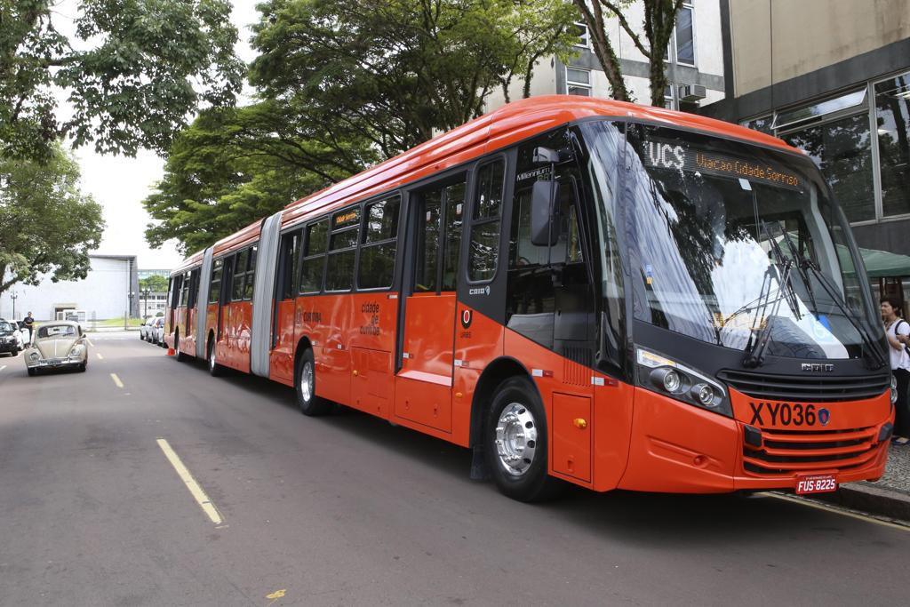 Scania vende os primeiros ônibus biarticulados no Brasil