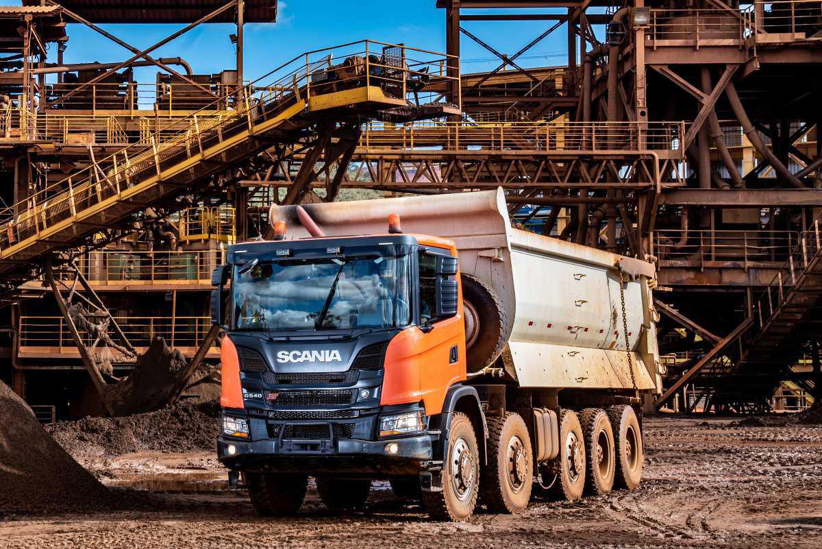 Scania lança caminhão vocacional 10x4 com a maior capacidade de carga para a mineração e a construção pesada