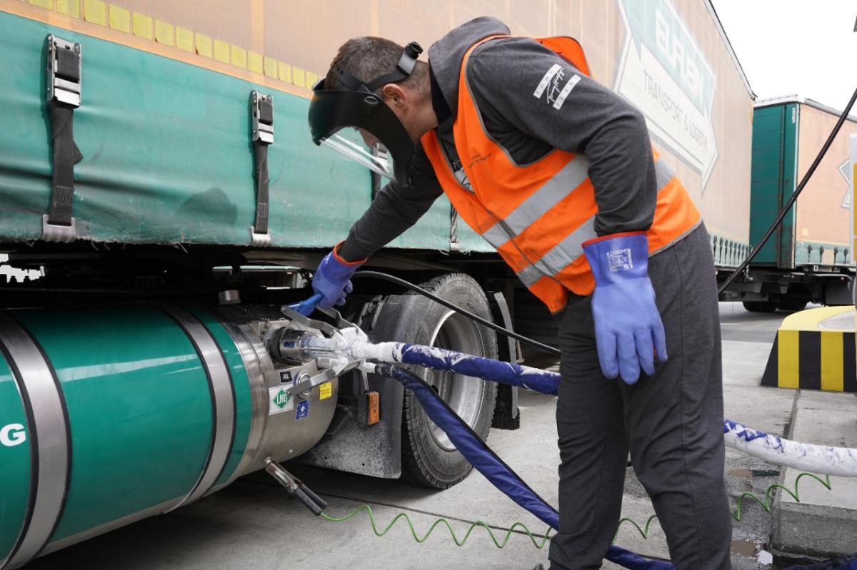 Caminhões a gás da Scania conquistam cada vez mais clientes mundo afora