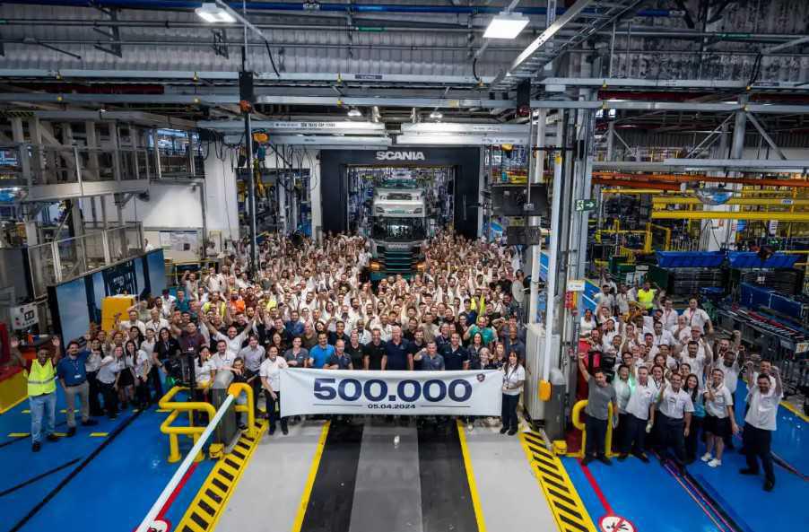 Scania acaba de produzir o caminhão 500 mil no Brasil Scania acaba de produzir o caminhão 500 mil no Brasil