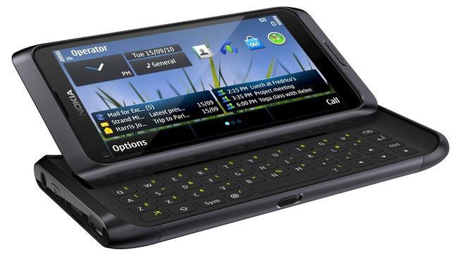 Nokia débute la commercialisation du E7, héritier du communicator