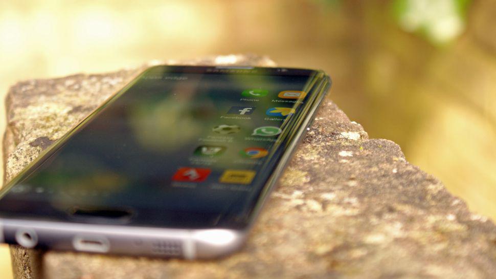 Apple prépare un iPhone avec écran incurvé pour 2017, un peu comme celui de Samsung