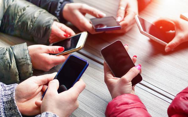 42 % des Français vivent avec un smartphone dysfonctionnel