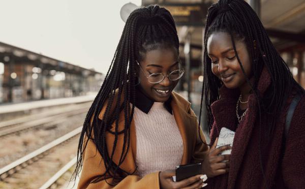 Intelligence Artificielle : Ce que pensent vraiment les Français et le monde selon Booking.com