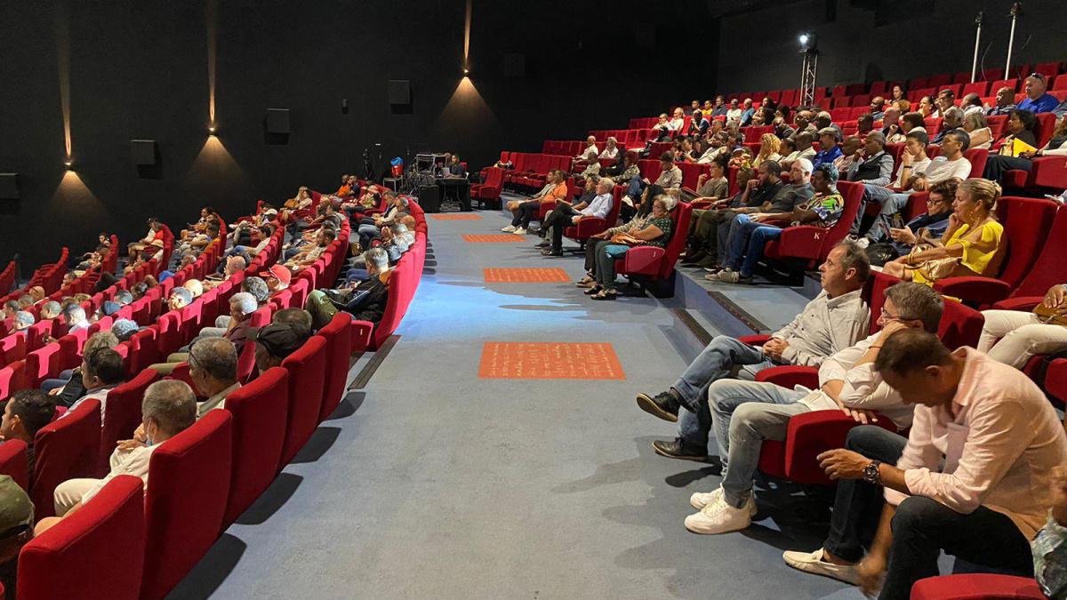 Conférence R&DOM "Quel avenir économique pour les enfants du territoire ?" Conférence R&DOM "Quel avenir économique pour les enfants du territoire ?"