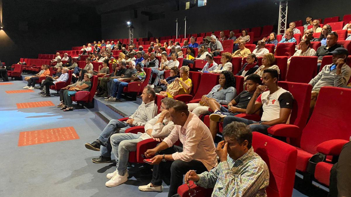 Conférence R&DOM "Quel avenir économique pour les enfants du territoire ?" Conférence R&DOM "Quel avenir économique pour les enfants du territoire ?"