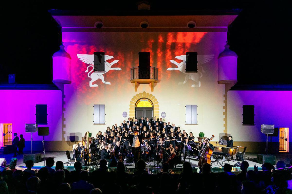 Grand Opening - Coro e Orchestra del VMF