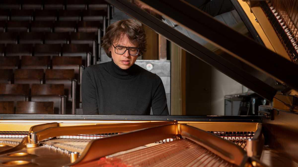 LUCAS DEBARGUE